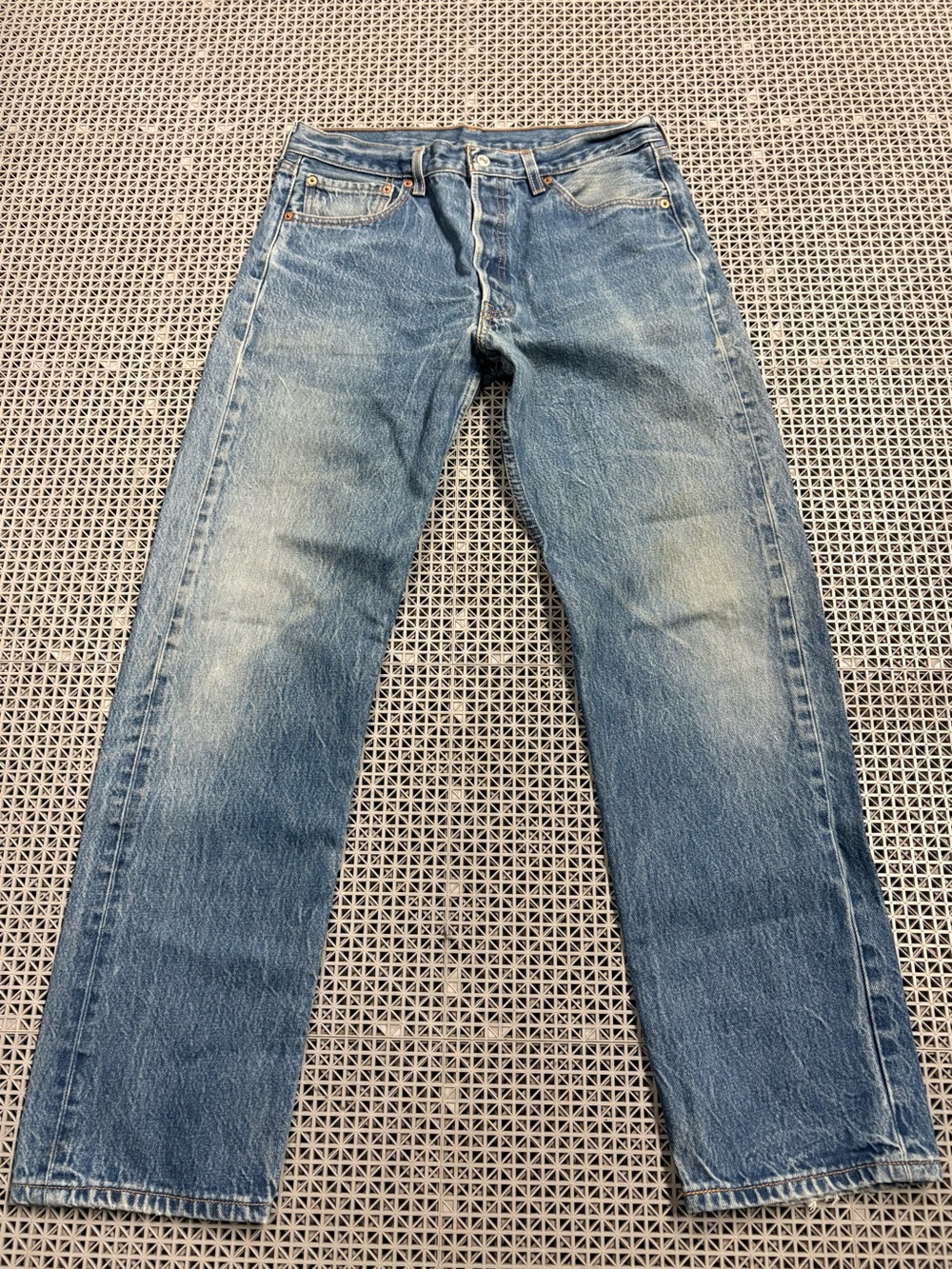 Vintage Levi's 501 Medium Wash Button-Fly Blue Jeans - Y2K